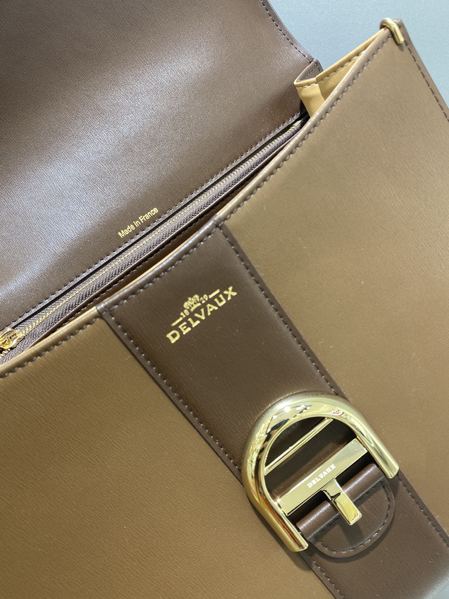 델보 브리앙 박스백 미듐